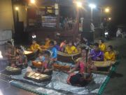 Rantakadun basaarialueella oli Thaimaalaisten lasten musiikki esitys